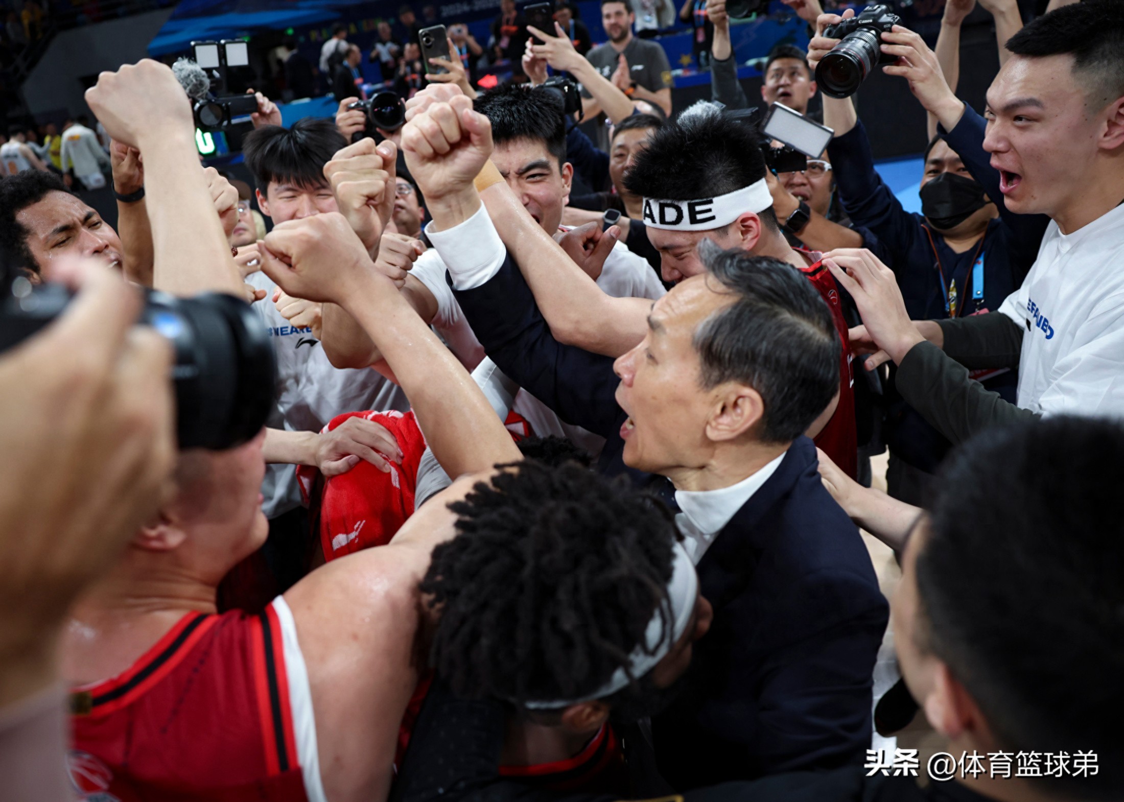 爱游戏在线-广东队碾压山西队，浓眉哥统治全场的简单介绍