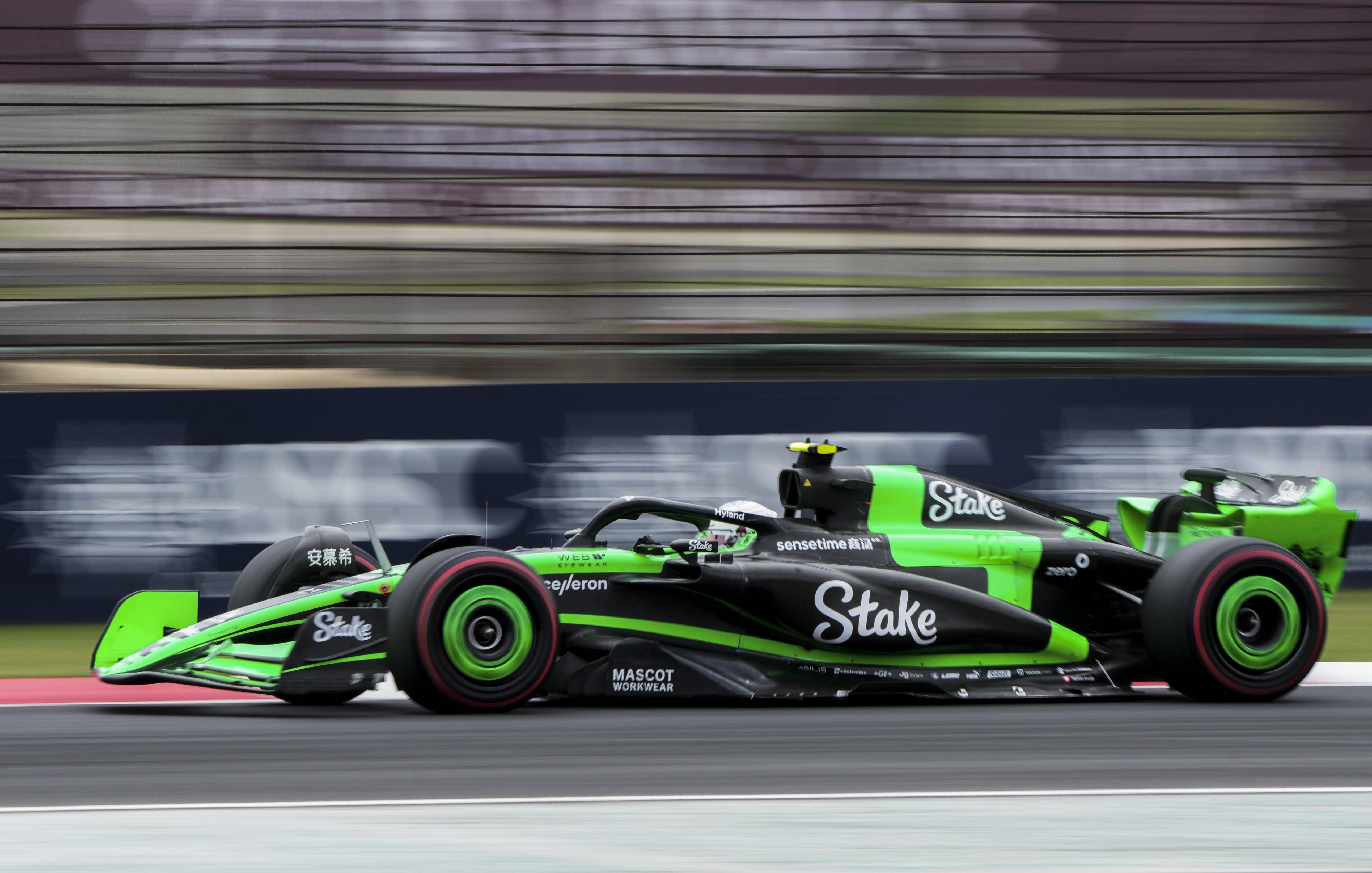 爱游戏APP-梅赛德斯翻盘雷诺车队，周冠宇点燃赛场