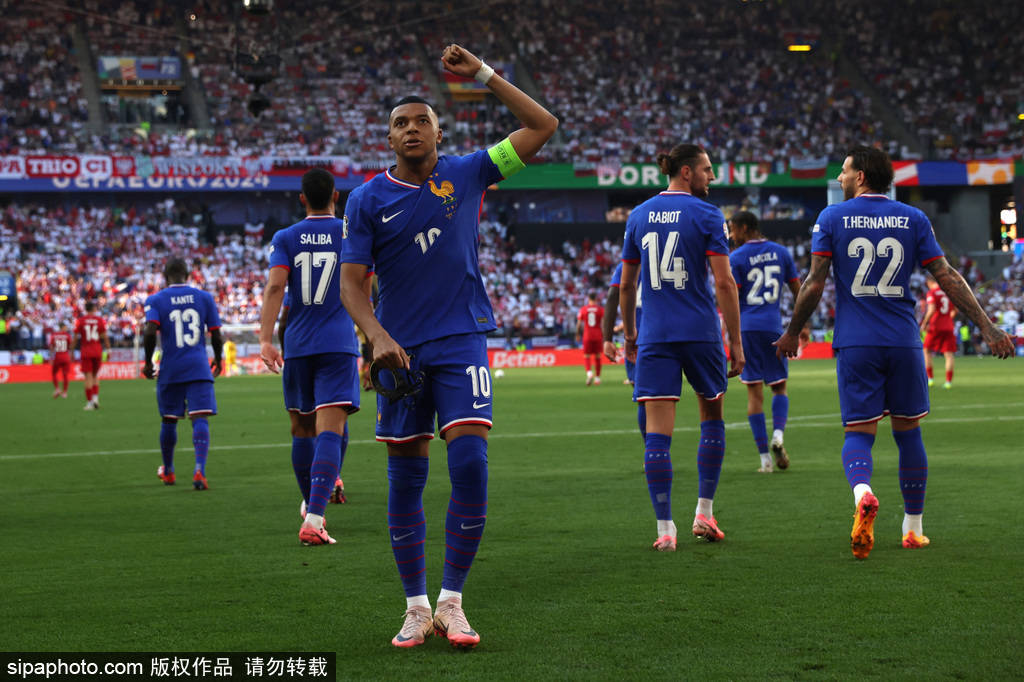 法国横扫葡萄牙，姆巴佩统治全场
