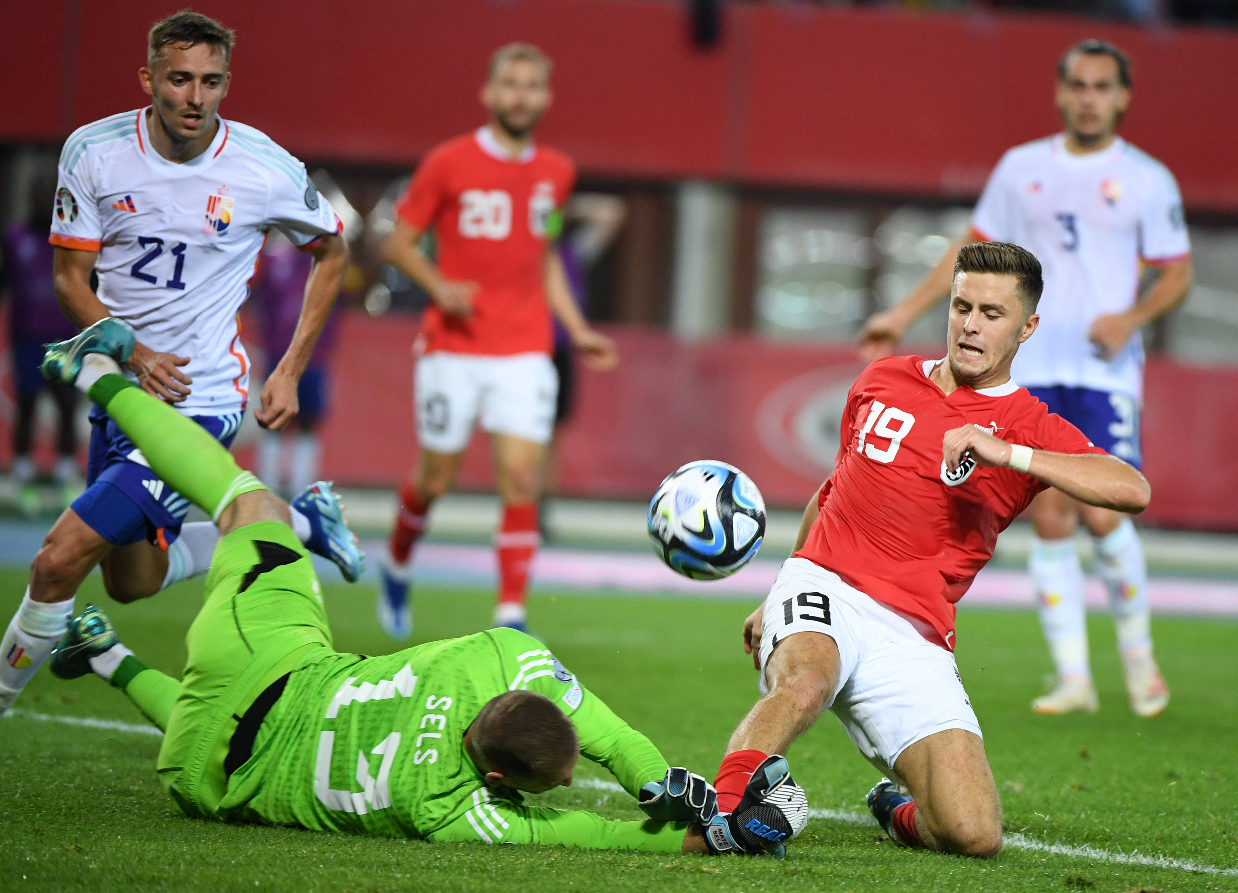 爱游戏-波兰队翻盘奥地利队，奥恰洛夫刷新纪录