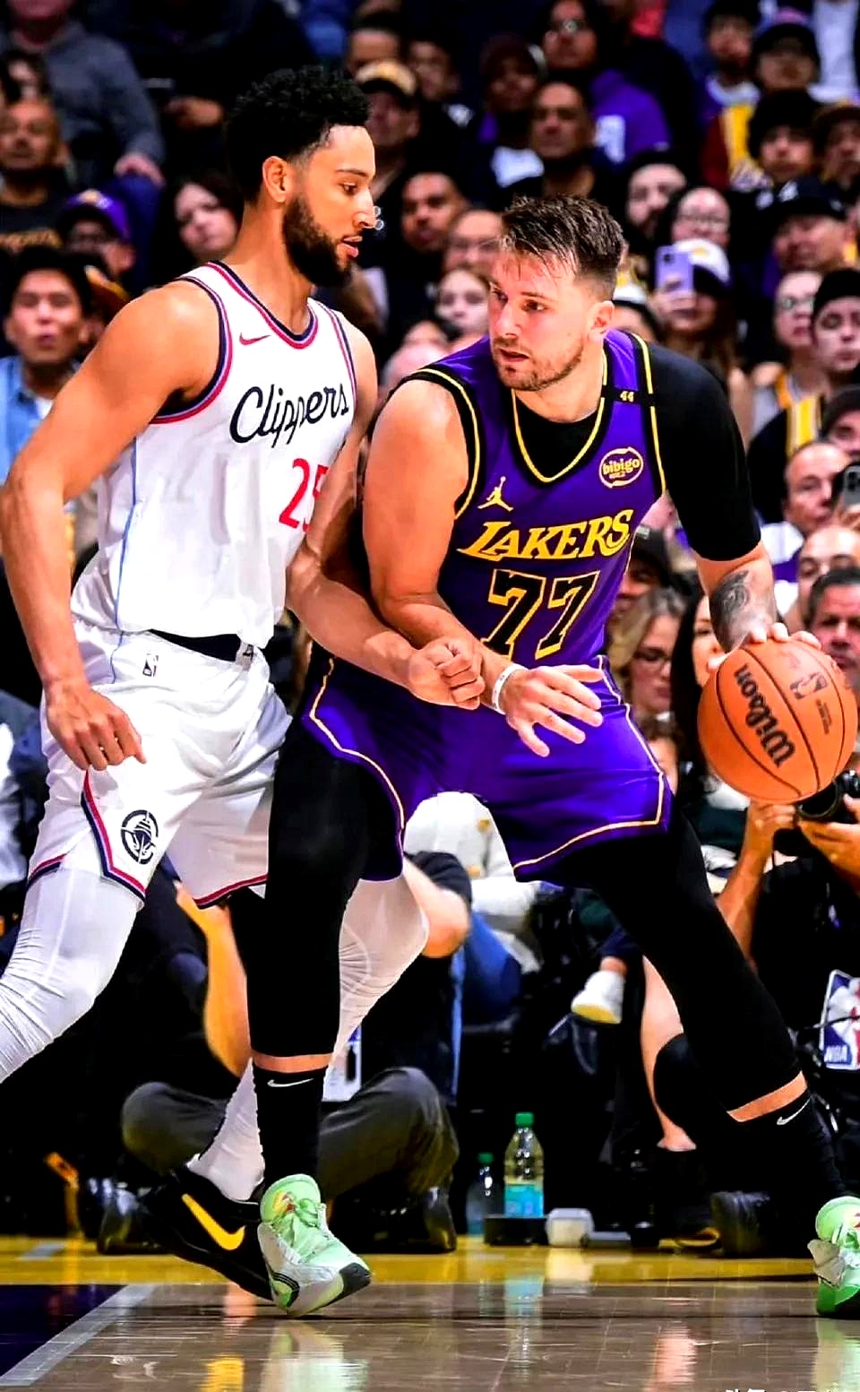 马刺险胜江苏队，哈登关键制胜