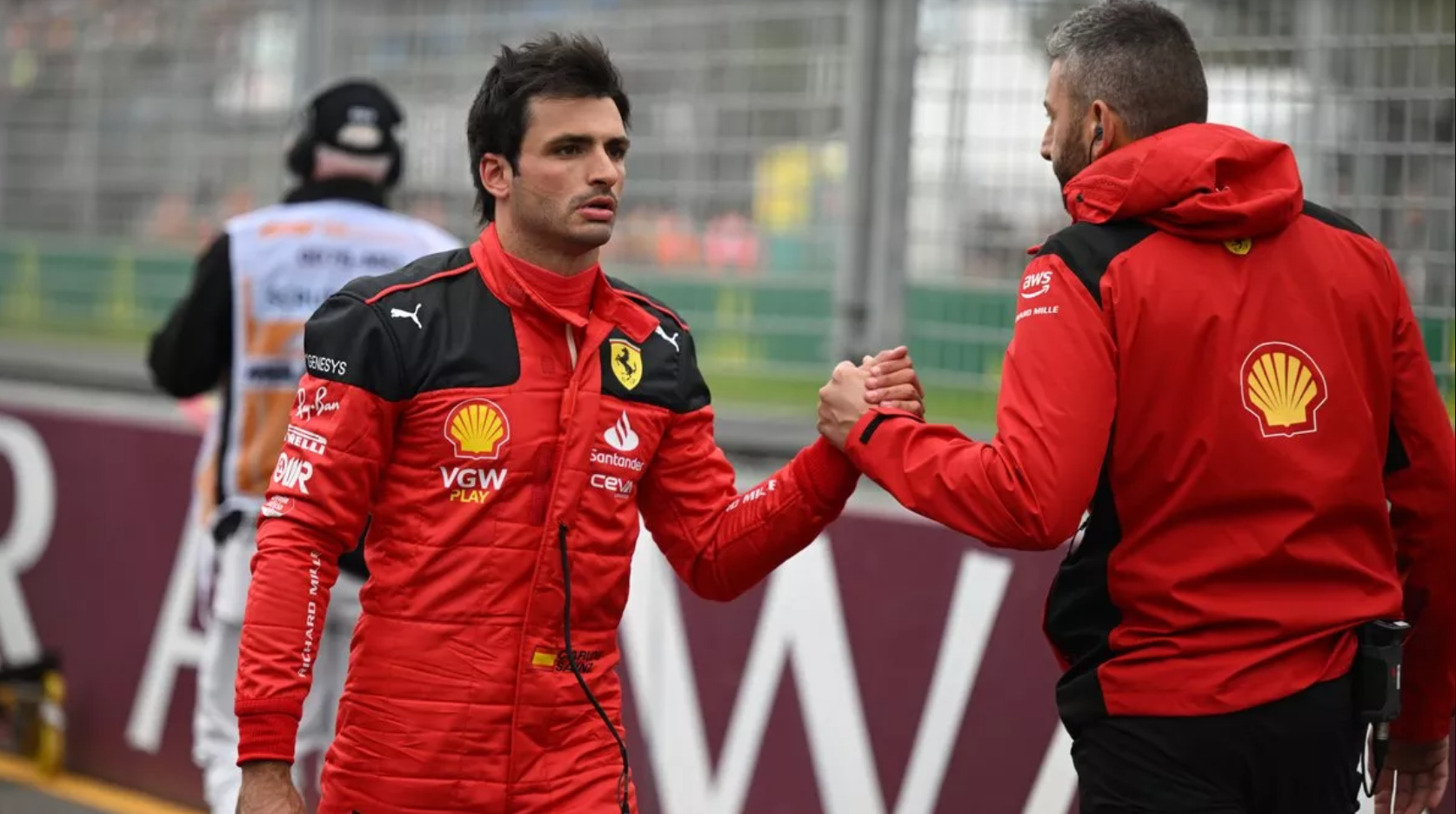 爱游戏下载-梅赛德斯险胜索伯车队，塞恩斯统治全场