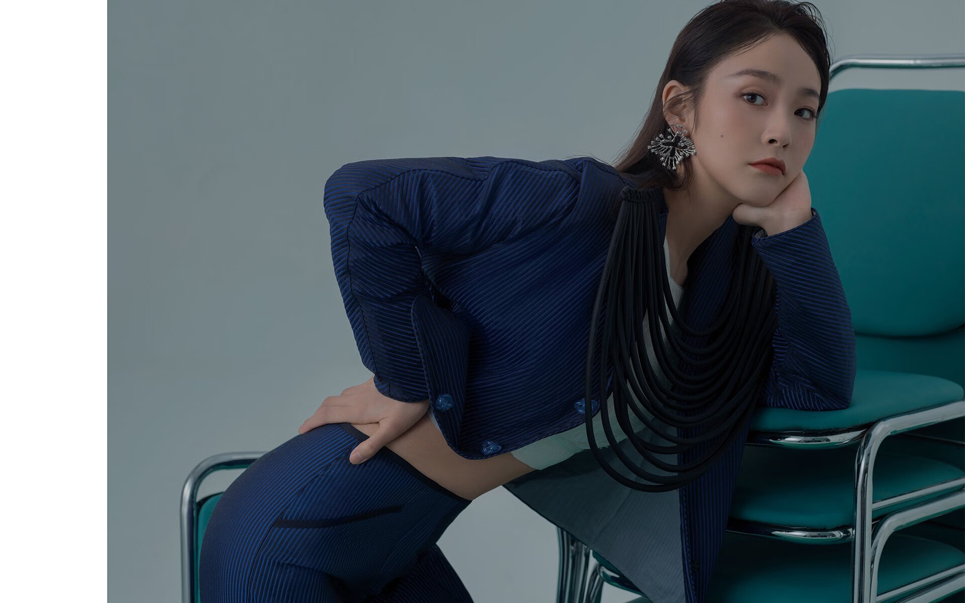 跨界接管，当卡马文加用足球智慧强压荷兰，驶入F1巴林赛道的奇迹