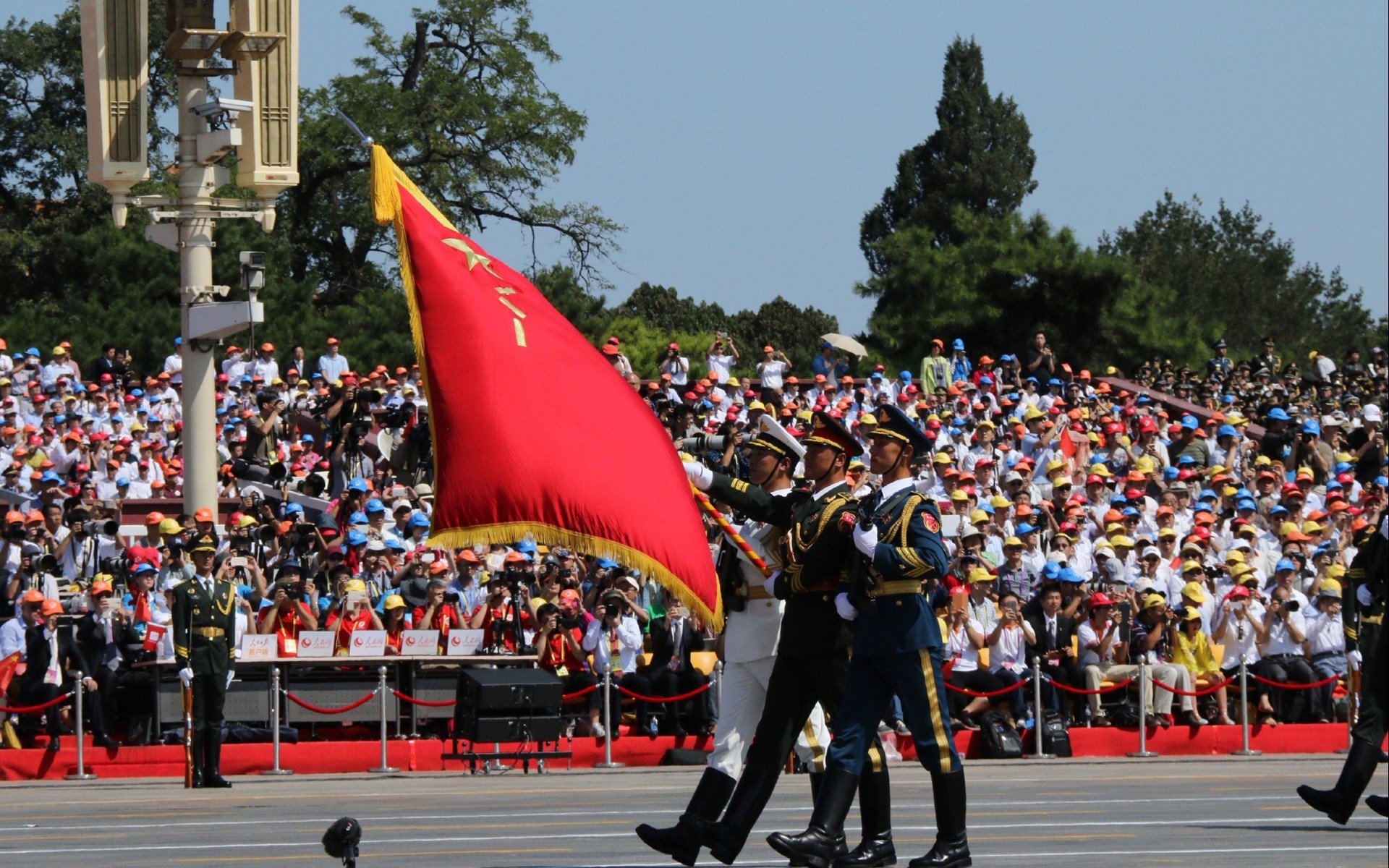 爱游戏官方-唯一性之战，詹姆斯巅峰再现，鹈鹕跨域碾压吉林队，诠释篮球无界