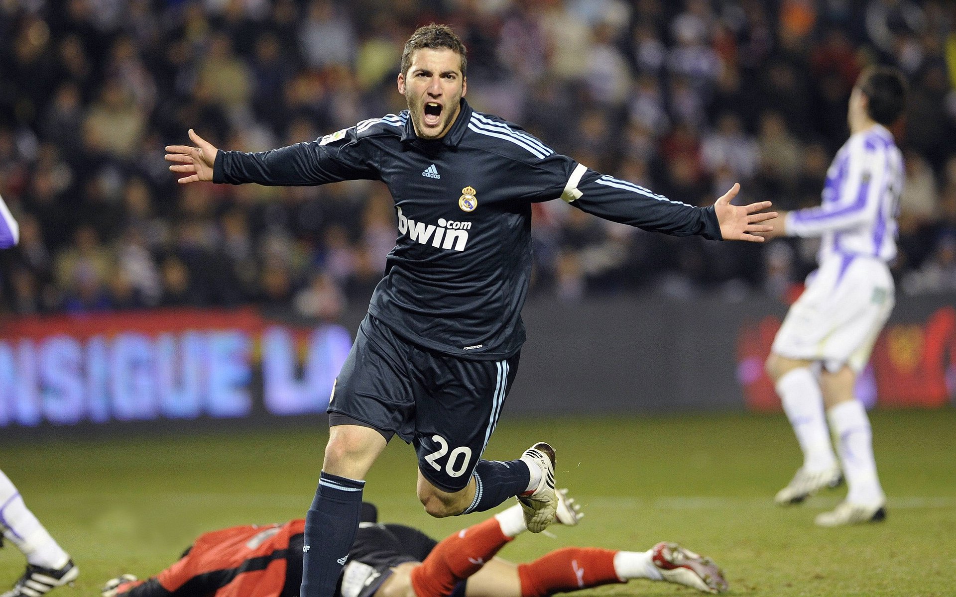 爱游戏tv-地心之火，当冰岛遇上巴雷拉，边缘如何重写足球中心