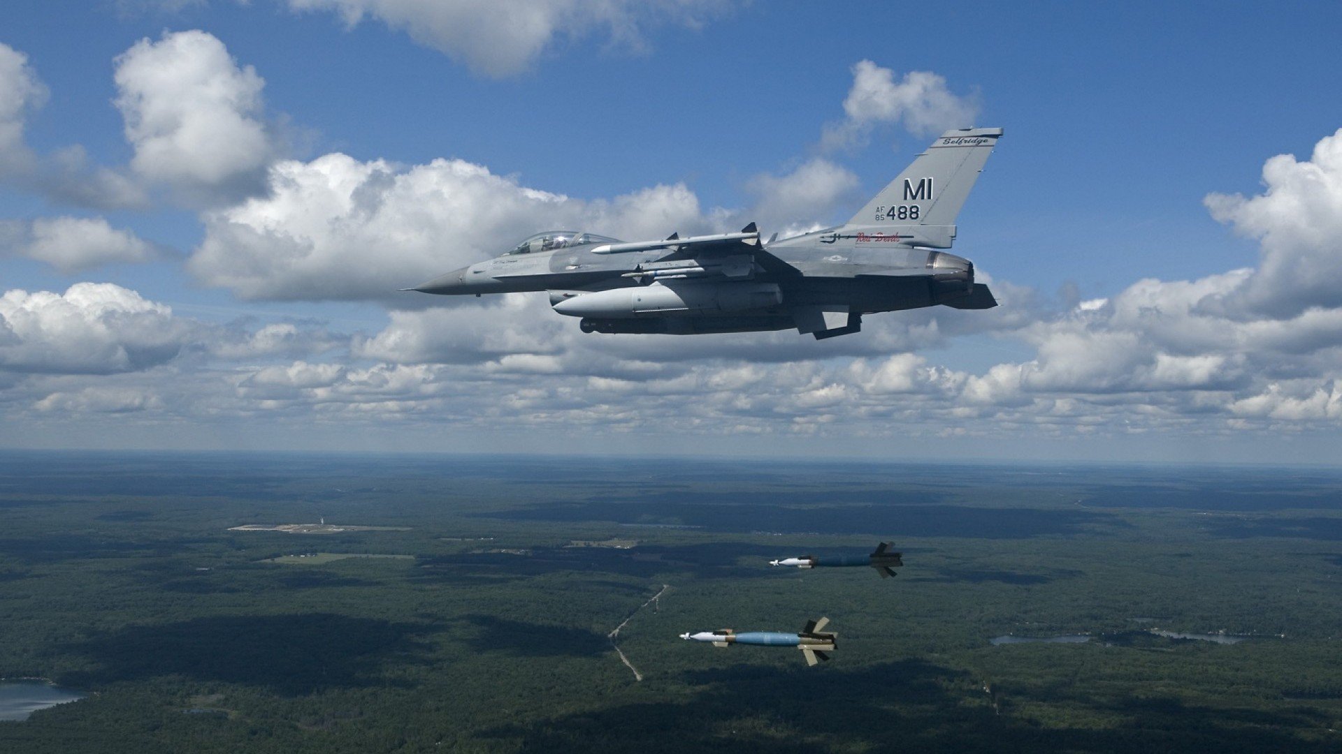 铁幕降临！布克化身防守铁闸，热火主场速胜篮网显冠军底蕴