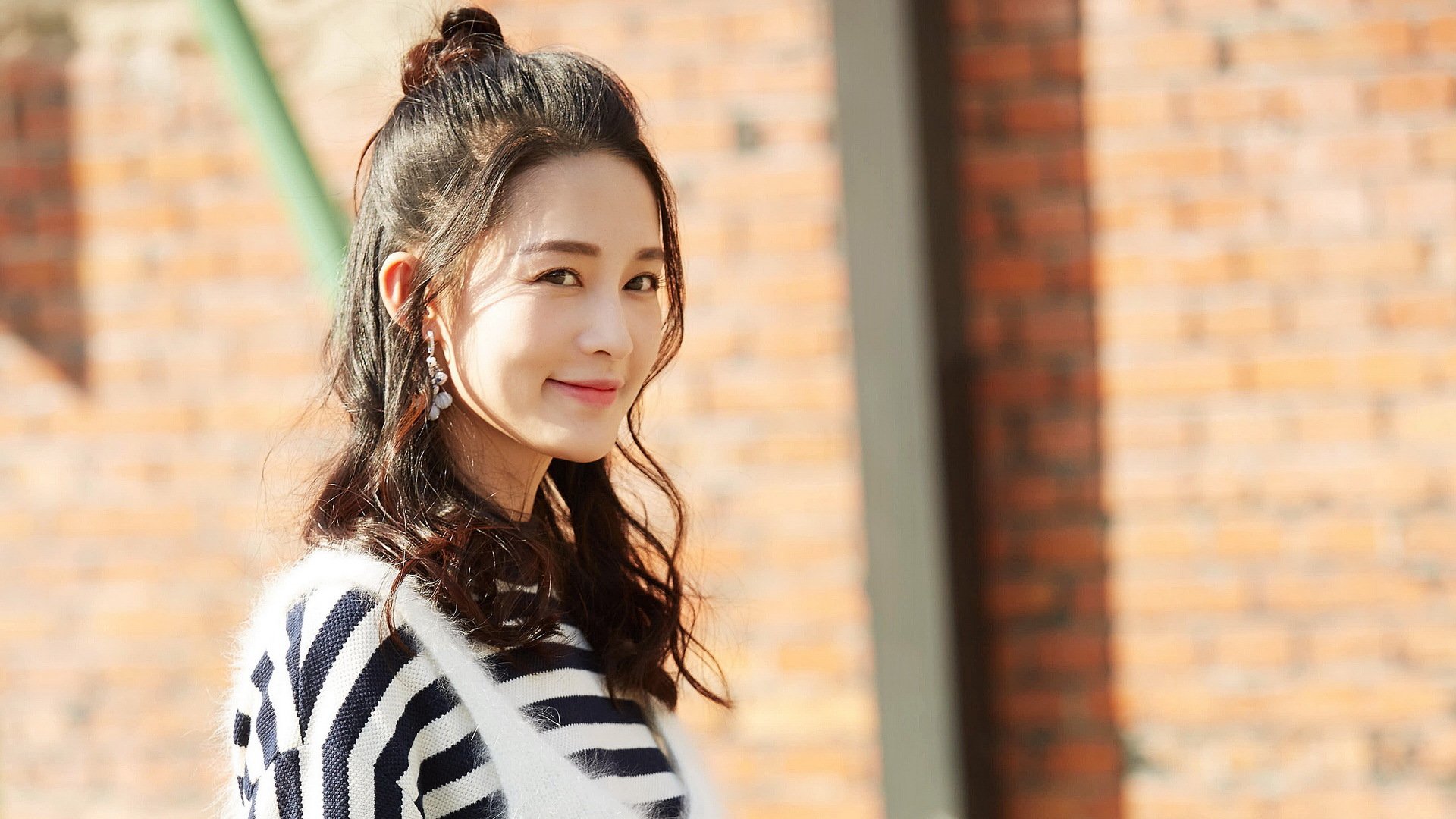 爱游戏娱乐-布鲁诺单场两球引爆全场，西班牙行云流水攻势连续得分压制勒沃库森